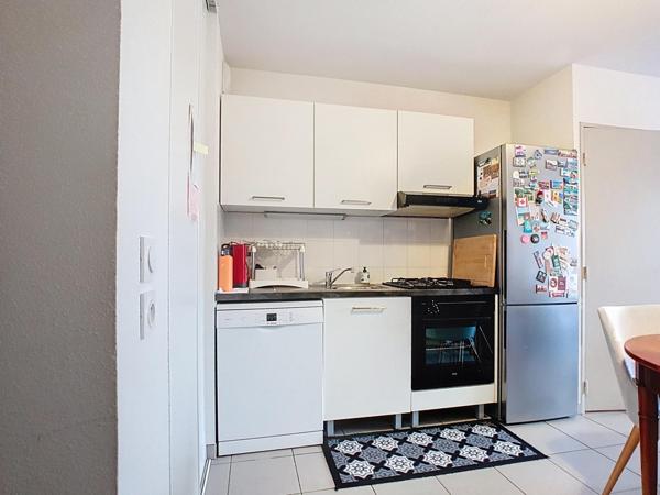 Très joli T2 avec un grand balcon et proche des transports