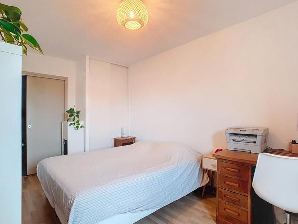 Très joli T2 avec un grand balcon et proche des transports