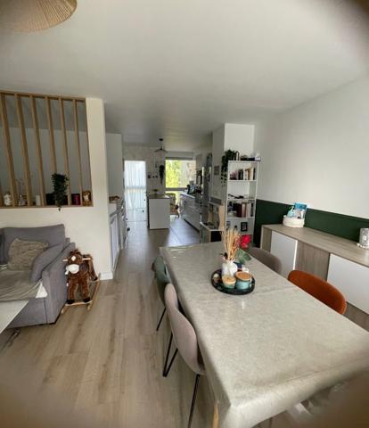 MONTPELLIER (34) Ovalie – Duplex 3 pièces avec terrasse, 2 parkings, climatisation – Résidence récente 2010 – Aucun travaux