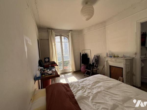 T3 A VENDRE - Charme de l’ancien au cœur du 19ᵉ : 3 pièces avec cheminées et parquet d’époque