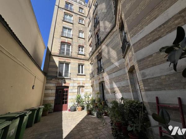 T3 A VENDRE - Charme de l’ancien au cœur du 19ᵉ : 3 pièces avec cheminées et parquet d’époque
