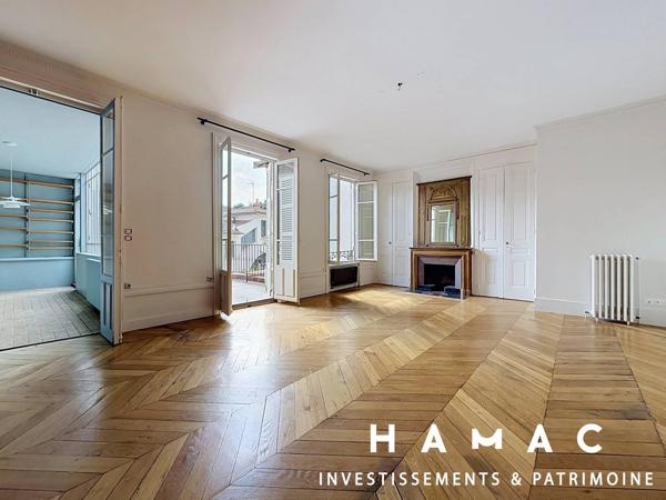 Maison de 260m2 - 1000m2 de terrain - Stationnement