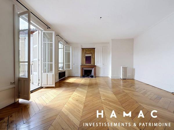 Maison de 260m2 - 1000m2 de terrain - Stationnement