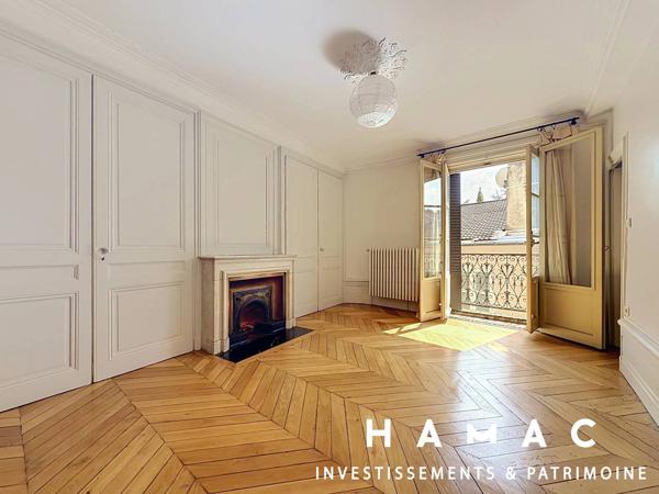 Maison de 260m2 - 1000m2 de terrain - Stationnement