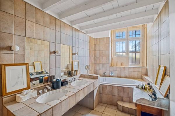 Maison de 260m2 - 1000m2 de terrain - Stationnement