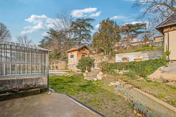 Maison de 260m2 - 1000m2 de terrain - Stationnement
