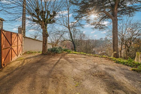 Maison de 260m2 - 1000m2 de terrain - Stationnement