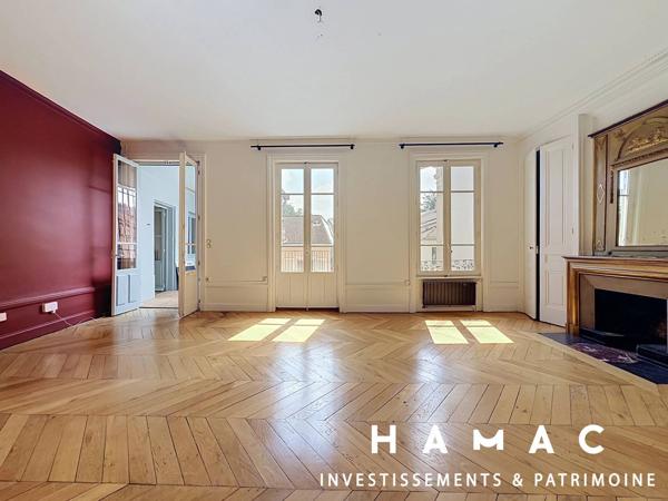 Maison de 260m2 - 1000m2 de terrain - Stationnement