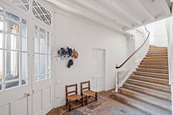 Maison de 260m2 - 1000m2 de terrain - Stationnement
