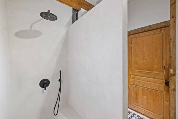 Maison de 260m2 - 1000m2 de terrain - Stationnement