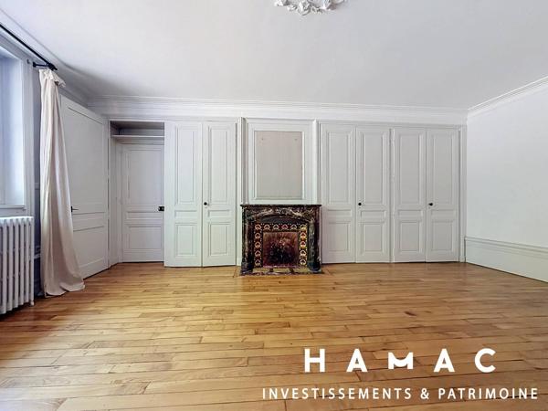Maison de 260m2 - 1000m2 de terrain - Stationnement