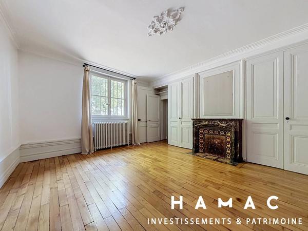 Maison de 260m2 - 1000m2 de terrain - Stationnement