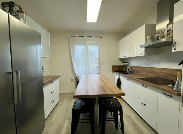 À vendre - Maison mitoyenne 1 côté, 6 pièces située à Saint-Cyr-sur-Loire (37540)