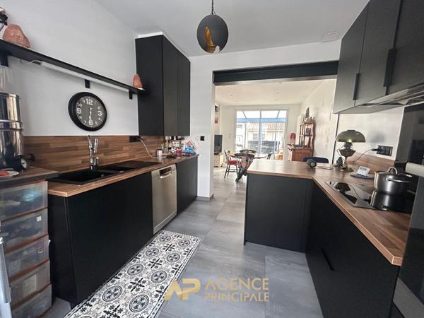 Maison de plain-pied rénovée - 2 chambres - jardin avec spa - environnement calme €570 625 ** - Référence MR691D1
