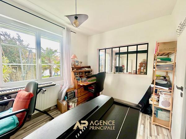 Maison de plain-pied rénovée - 2 chambres - jardin avec spa - environnement calme €570 625 ** - Référence MR691D1