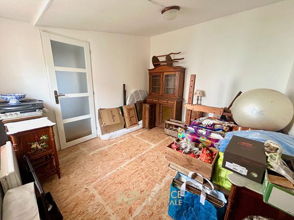 Maison de plain-pied rénovée - 2 chambres - jardin avec spa - environnement calme €570 625 ** - Référence MR691D1