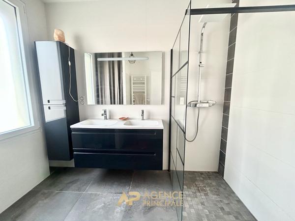 Maison de plain-pied rénovée - 2 chambres - jardin avec spa - environnement calme €570 625 ** - Référence MR691D1