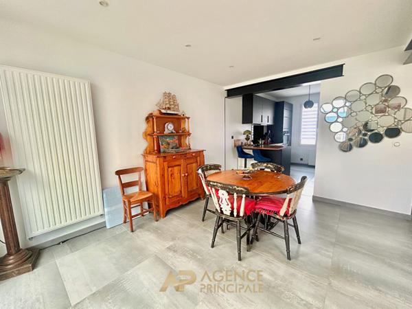Maison de plain-pied rénovée - 2 chambres - jardin avec spa - environnement calme €570 625 ** - Référence MR691D1