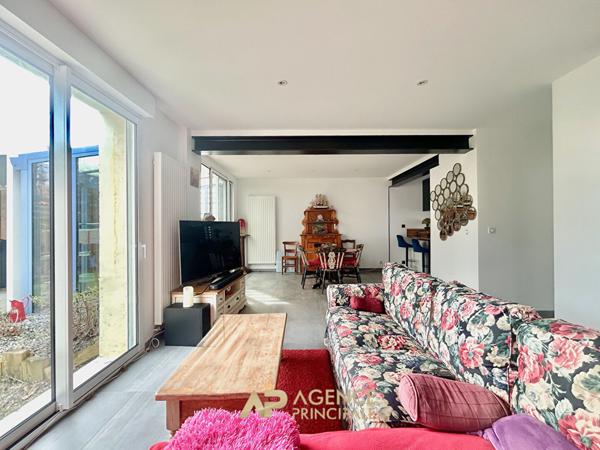 Maison de plain-pied rénovée - 2 chambres - jardin avec spa - environnement calme €570 625 ** - Référence MR691D1