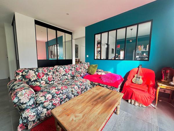 Maison de plain-pied rénovée - 2 chambres - jardin avec spa - environnement calme €570 625 ** - Référence MR691D1