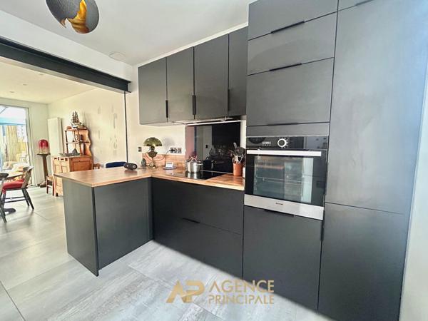 Maison de plain-pied rénovée - 2 chambres - jardin avec spa - environnement calme €570 625 ** - Référence MR691D1