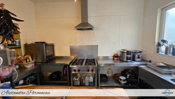 Maison avec fort potentiel commercial et habitation – Emplacement stratégique – Jardin 330 m² AYTRE (17)