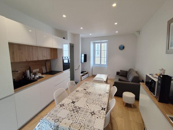 Maison de caractère (5 pièces), entièrement rénovée, quartier prisé du passage