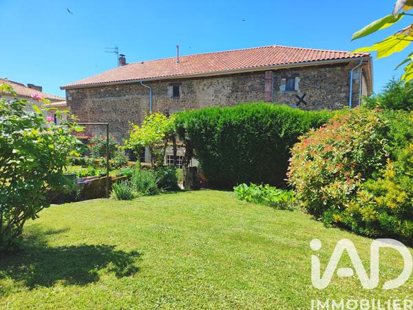Maison à vendre 8 pièces 235 m² Terres-de-Haute-Charente