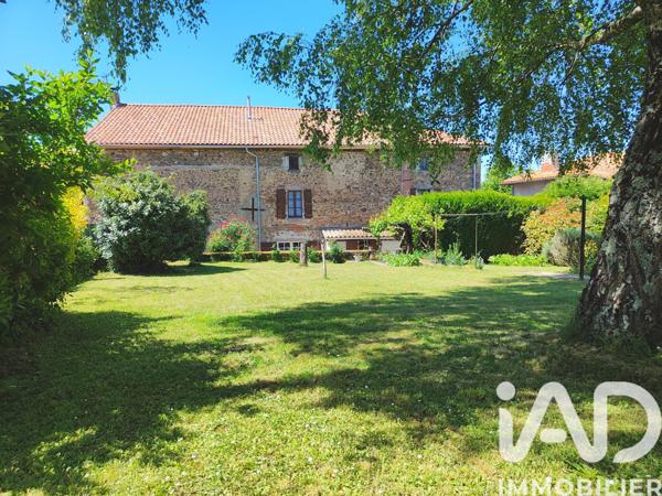 Maison à vendre 8 pièces 235 m² Terres-de-Haute-Charente