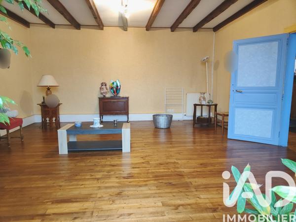 Maison à vendre 8 pièces 235 m² Terres-de-Haute-Charente