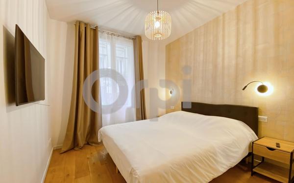 Appartement à vendre    3 pièces • 75,65 m2 Paris 20