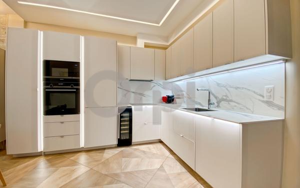 Appartement à vendre    3 pièces • 75,65 m2 Paris 20