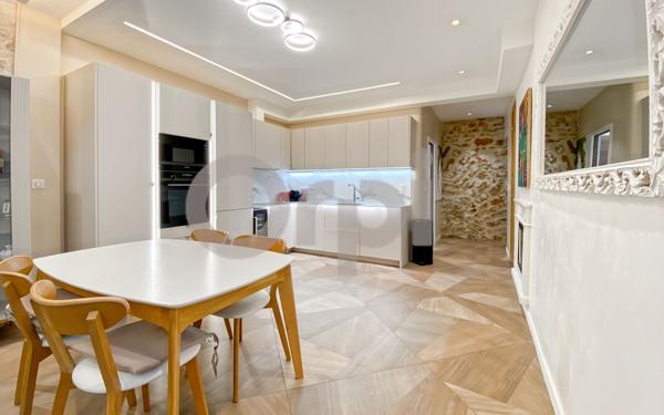 Appartement à vendre    3 pièces • 75,65 m2 Paris 20