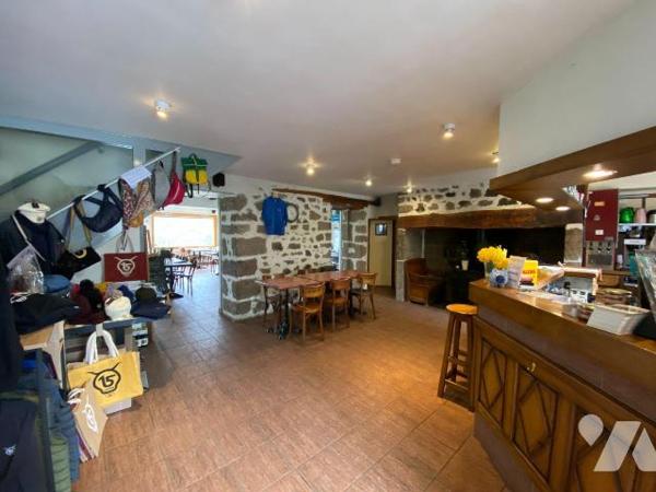 A vendre, au coeur de la vallée du Mars, au Falgoux (CANTAL), au centre d'un village dynamique ...