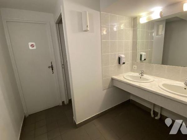 A vendre, au coeur de la vallée du Mars, au Falgoux (CANTAL), au centre d'un village dynamique ...