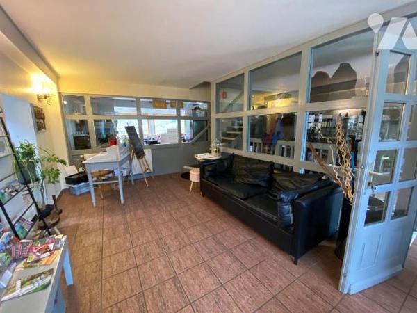 A vendre, au coeur de la vallée du Mars, au Falgoux (CANTAL), au centre d'un village dynamique ...