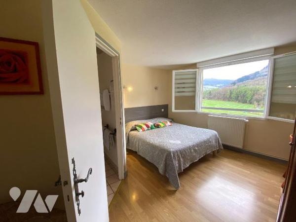 A vendre, au coeur de la vallée du Mars, au Falgoux (CANTAL), au centre d'un village dynamique ...