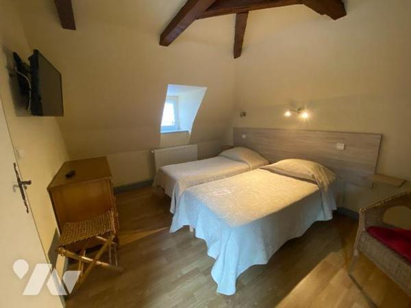 A vendre, au coeur de la vallée du Mars, au Falgoux (CANTAL), au centre d'un village dynamique ...