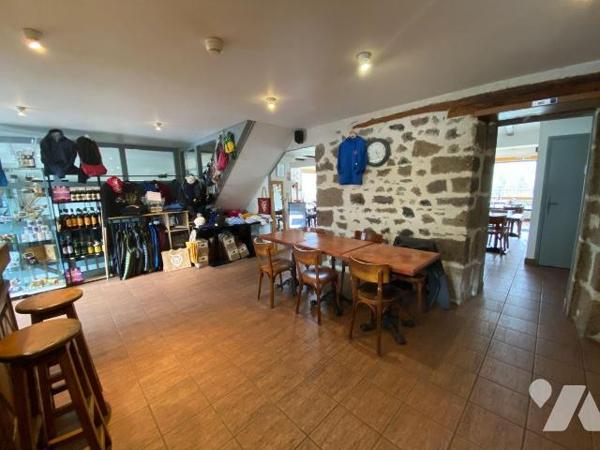 A vendre, au coeur de la vallée du Mars, au Falgoux (CANTAL), au centre d'un village dynamique ...