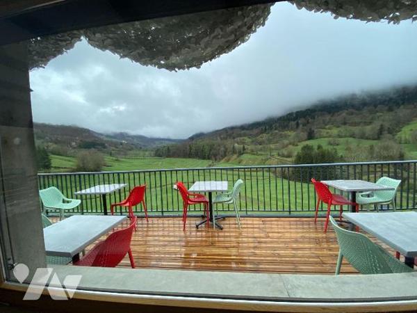 A vendre, au coeur de la vallée du Mars, au Falgoux (CANTAL), au centre d'un village dynamique ...