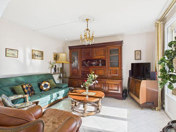 Maison avec garage et cave. Idéal investisseurs ou primo-accédants