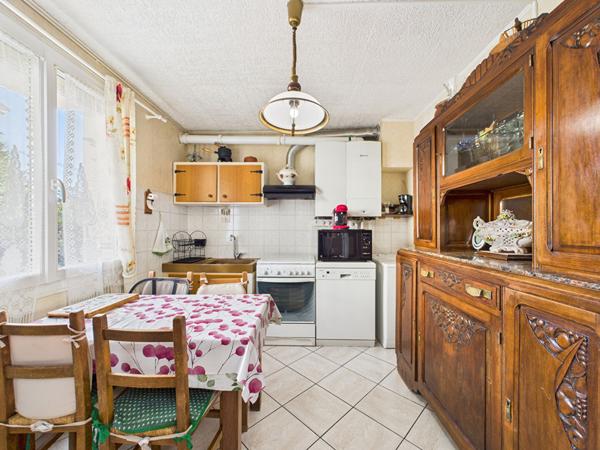 Maison avec garage et cave. Idéal investisseurs ou primo-accédants