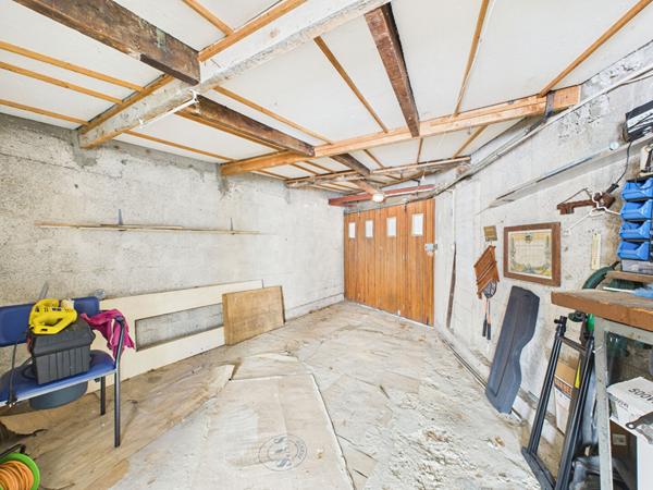 Maison avec garage et cave. Idéal investisseurs ou primo-accédants