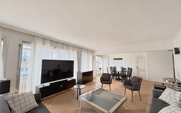 Appartement à louer    4 pièces • 107 m2 Paris 8