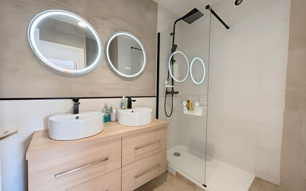 Appartement à louer    4 pièces • 107 m2 Paris 8