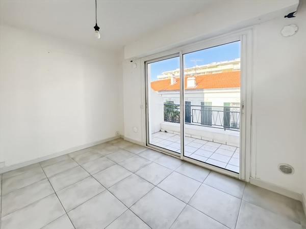 LOCATION VIDE Studio centre ville 16.84 m2