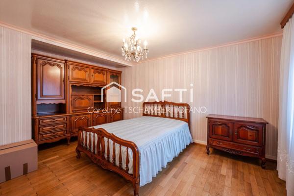 Maison familiale 159 m² - 6 chambres - Grange - Terrain de 677 m²