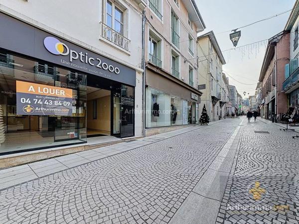 Location Local commercial 100 m2 à Bourgoin-Jallieu