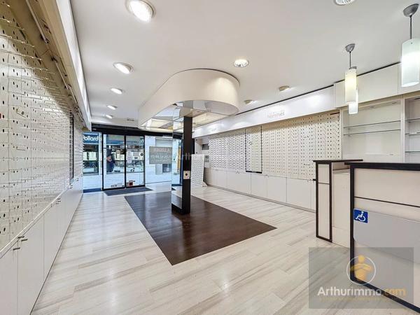 Location Local commercial 100 m2 à Bourgoin-Jallieu