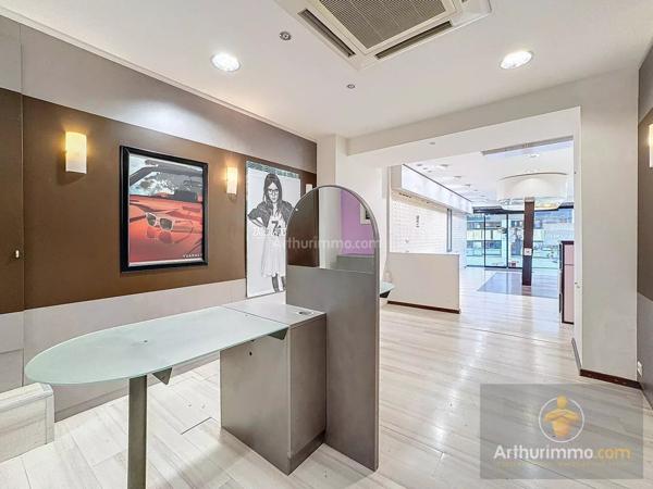 Location Local commercial 100 m2 à Bourgoin-Jallieu